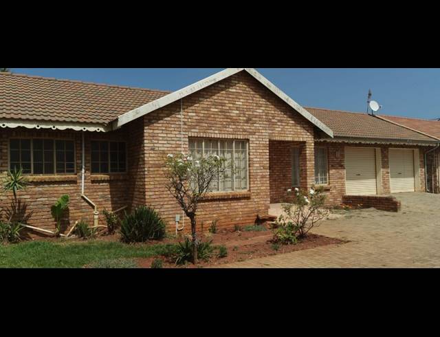 3 BEDROOM TOWNHOUSE FOR SALE IN RENSBURG